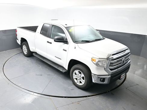 Used 2016 Toyota Tundra SR5 w/ SR5 Upgrade Package image 43