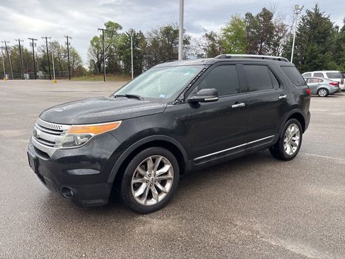 Used 2015 Ford Explorer XLT w/ Equipment Group 202A image 3