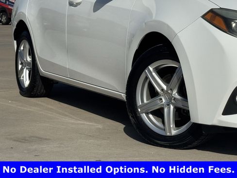 Used 2015 Toyota Corolla LE FWD image 3