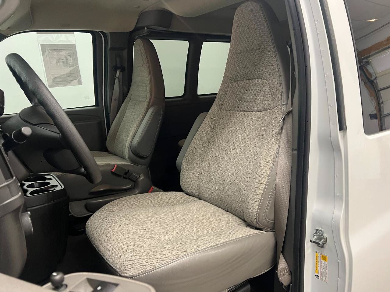 Used 2025 Chevrolet Express 3500 LT w/ LT Preferred Equipment Group RWD image 31