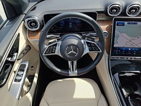 Used 2023 Mercedes-Benz GLC 300 4MATIC image 2