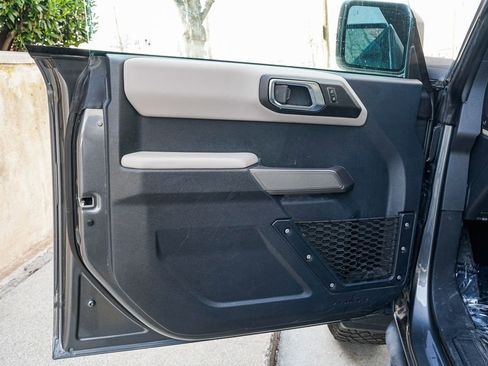 Used 2023 Ford Bronco Wildtrak image 9