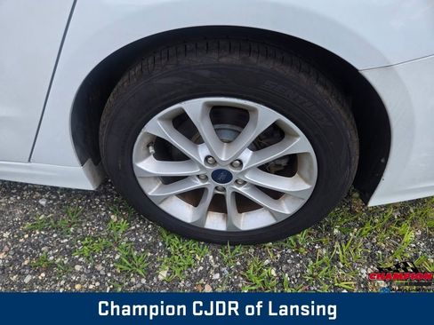 Used 2020 Ford Fusion SE image 9