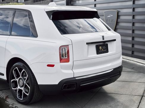 Used 2023 Rolls-Royce Cullinan Black Badge w/ Driver's Package image 11