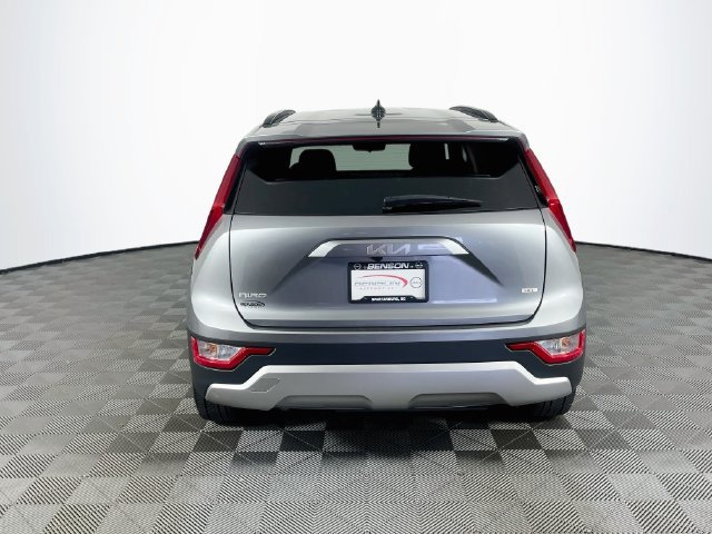 Used 2025 Kia Niro LX FWD image 7