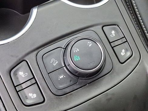 Used 2022 GMC Terrain SLT w/ Infotainment Package II AWD/4WD image 25