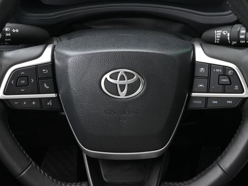 Used 2024 Toyota Grand Highlander XLE image 32