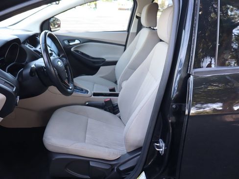 Used 2015 Ford Focus SE w/ SE Sport Package FWD image 19