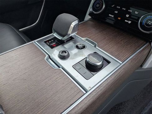 Used 2023 Land Rover Range Rover SE image 19