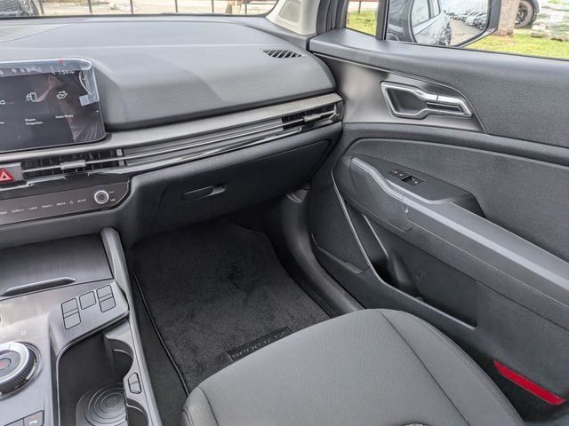 New 2027 Kia Sportage LX FWD image 16