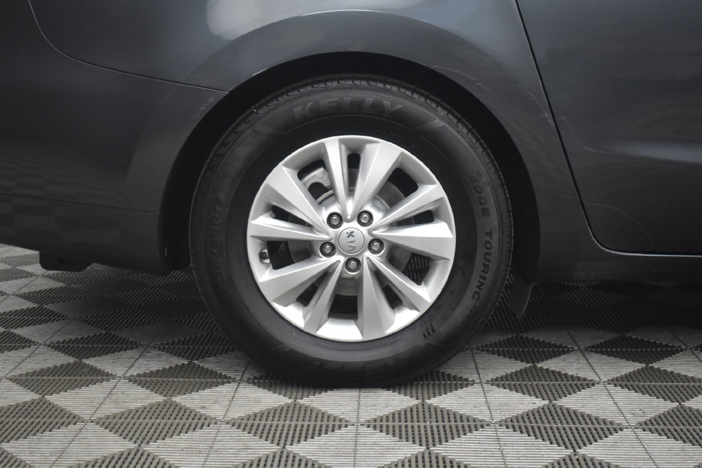 Used 2017 Kia Sedona LX w/ LX Essentials Premium Package FWD image 26