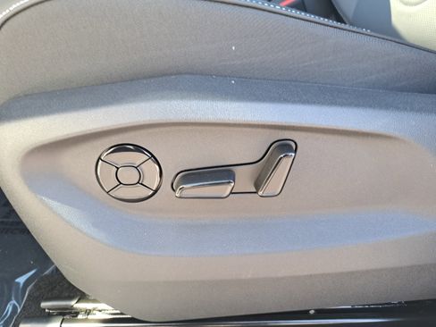 New 2026 Volkswagen Tiguan SE R-Line image 27