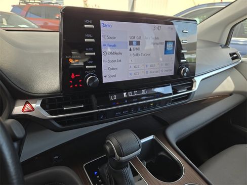 Used 2024 Toyota Sienna XLE image 17