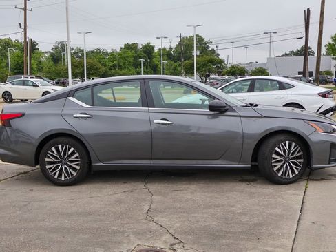 Used 2025 Nissan Altima 2.5 SV FWD image 21