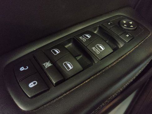Used 2016 Chrysler 200 C w/ Premium Group FWD image 27