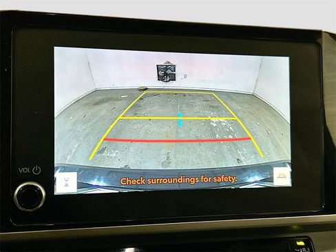 Used 2025 Toyota Camry LE image 11