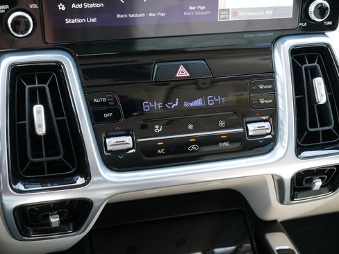 Certified 2023 Kia Sorento SX AWD/4WD image 23