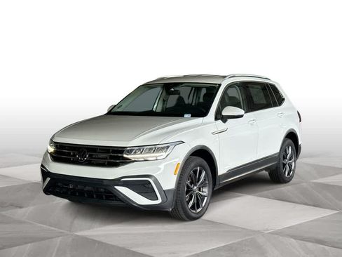 Certified 2022 Volkswagen Tiguan SE FWD image 4