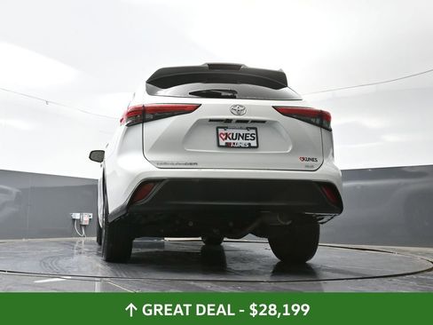 Used 2023 Toyota Highlander XLE image 61