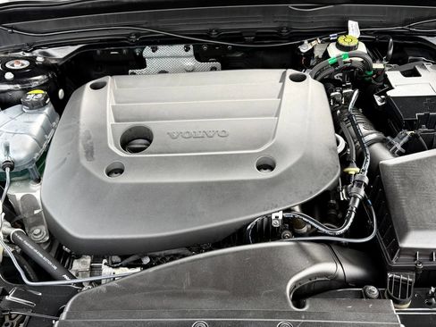 Certified 2023 Volvo XC40 B5 Plus w/ Driver Assist Package AWD/4WD image 39