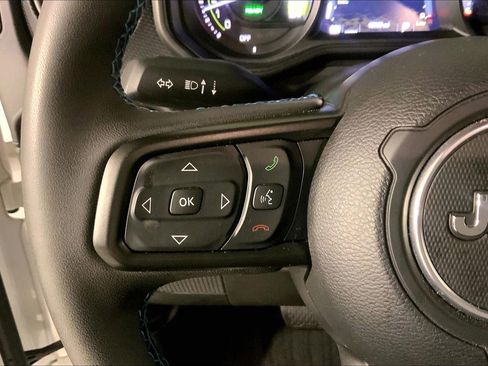 Used 2025 Jeep Wrangler Unlimited Rubicon 4xe w/ Convenience Group AWD/4WD image 18