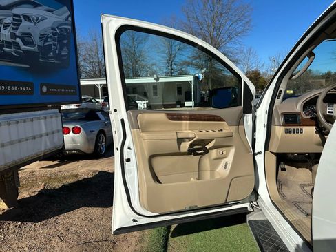 Used 2012 Nissan Armada Platinum image 13