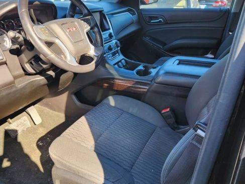 Used 2017 GMC Yukon SLE w/ SLE Value Package image 6