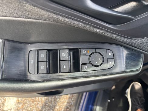 Used 2023 Nissan Rogue S FWD image 9