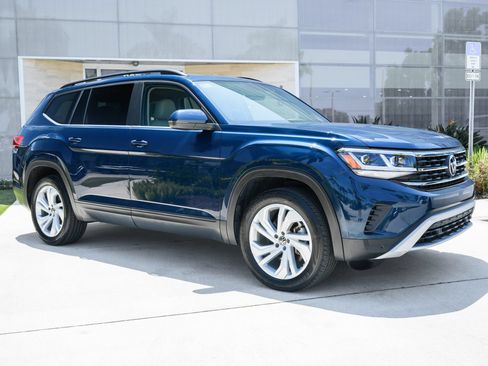 Used 2022 Volkswagen Atlas SE w/ Panoramic Sunroof Package FWD image 4