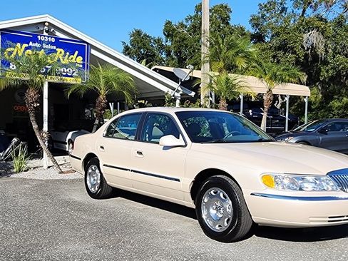 Used 2001 Lincoln Continental image 2