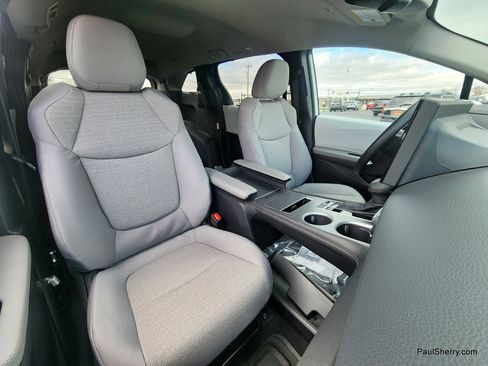 New 2026 Toyota Sienna LE FWD image 45