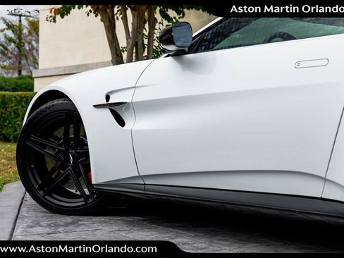 Used 2025 Aston Martin V8 Vantage Coupe image 32