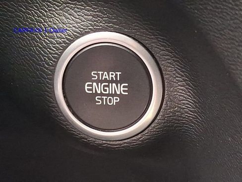 Used 2021 Volvo XC40 T5 R-Design w/ Advanced Package image 29