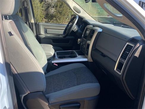 Used 2020 RAM 1500 Classic SLT w/ Luxury Group image 33