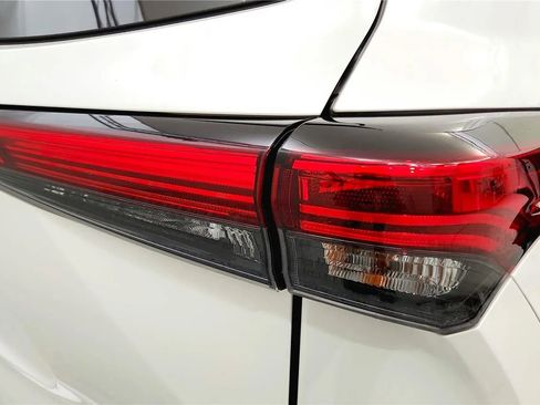 Used 2023 Toyota Highlander XLE image 15