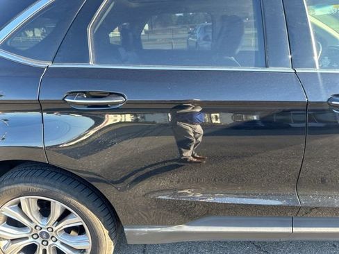 Used 2020 Ford Edge Titanium image 16