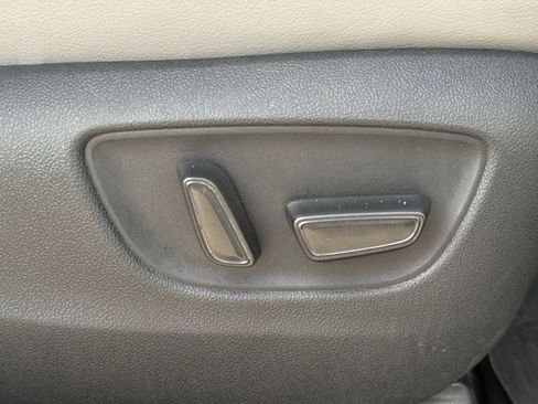 Used 2025 Toyota Sienna XLE FWD image 32