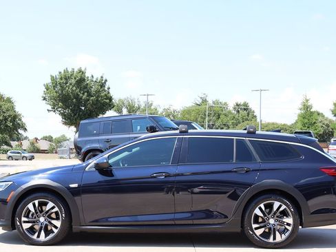 Used 2018 Buick Regal Essence w/ Driver Confidence Package #1 image 5