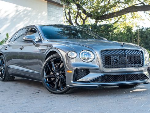 Used 2025 Bentley Flying Spur Plug-In Hybrid AWD/4WD image 48