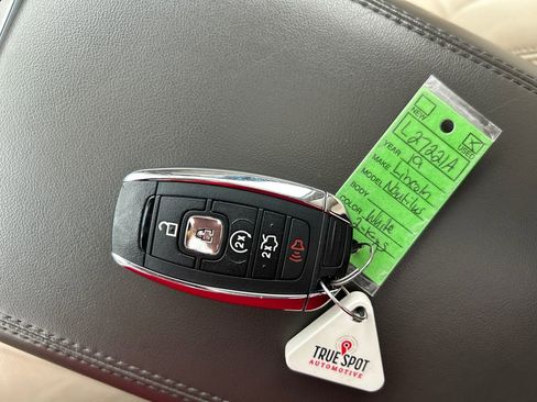 Used 2019 Lincoln Nautilus Reserve image 31