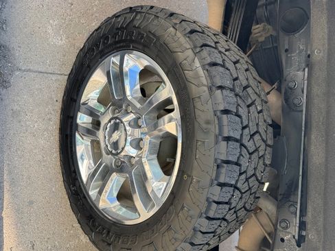 Used 2019 Chevrolet Silverado 2500 High Country w/ Duramax Plus Package image 34