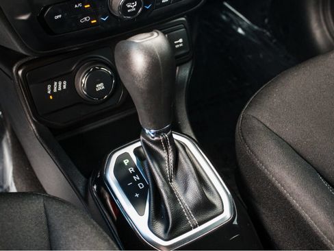 Used 2021 Jeep Renegade Latitude AWD/4WD image 20