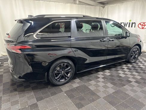Used 2024 Toyota Sienna XSE w/ XSE Plus Package image 10