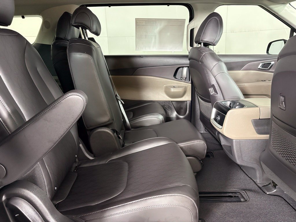 New 2026 Kia Carnival EX FWD image 16