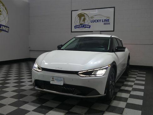 Used 2024 Kia EV6 Wind image 4