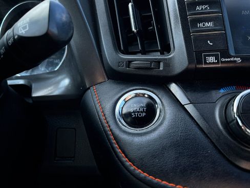 Used 2017 Toyota RAV4 SE w/ Advanced Technology Package image 17