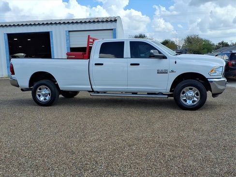 Used 2018 RAM 2500 Tradesman w/ Chrome Appearance Group image 5