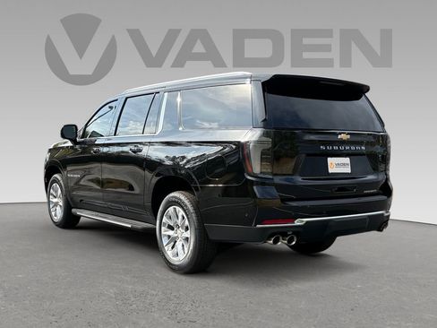 New 2025 Chevrolet Suburban Premier image 25