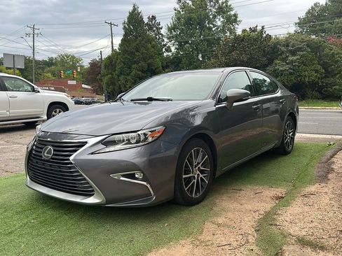 Used 2017 Lexus ES 350 w/ Luxury Package FWD image 3