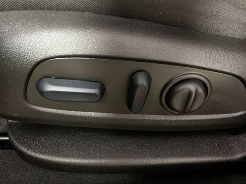 Used 2023 GMC Acadia SLE w/ Driver Convenience Package image 12